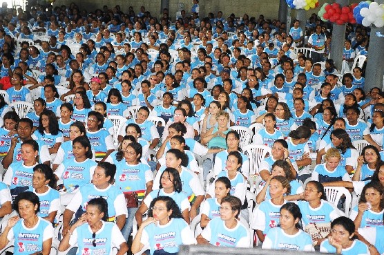 alunos reunidos na cerimônia de final de curso