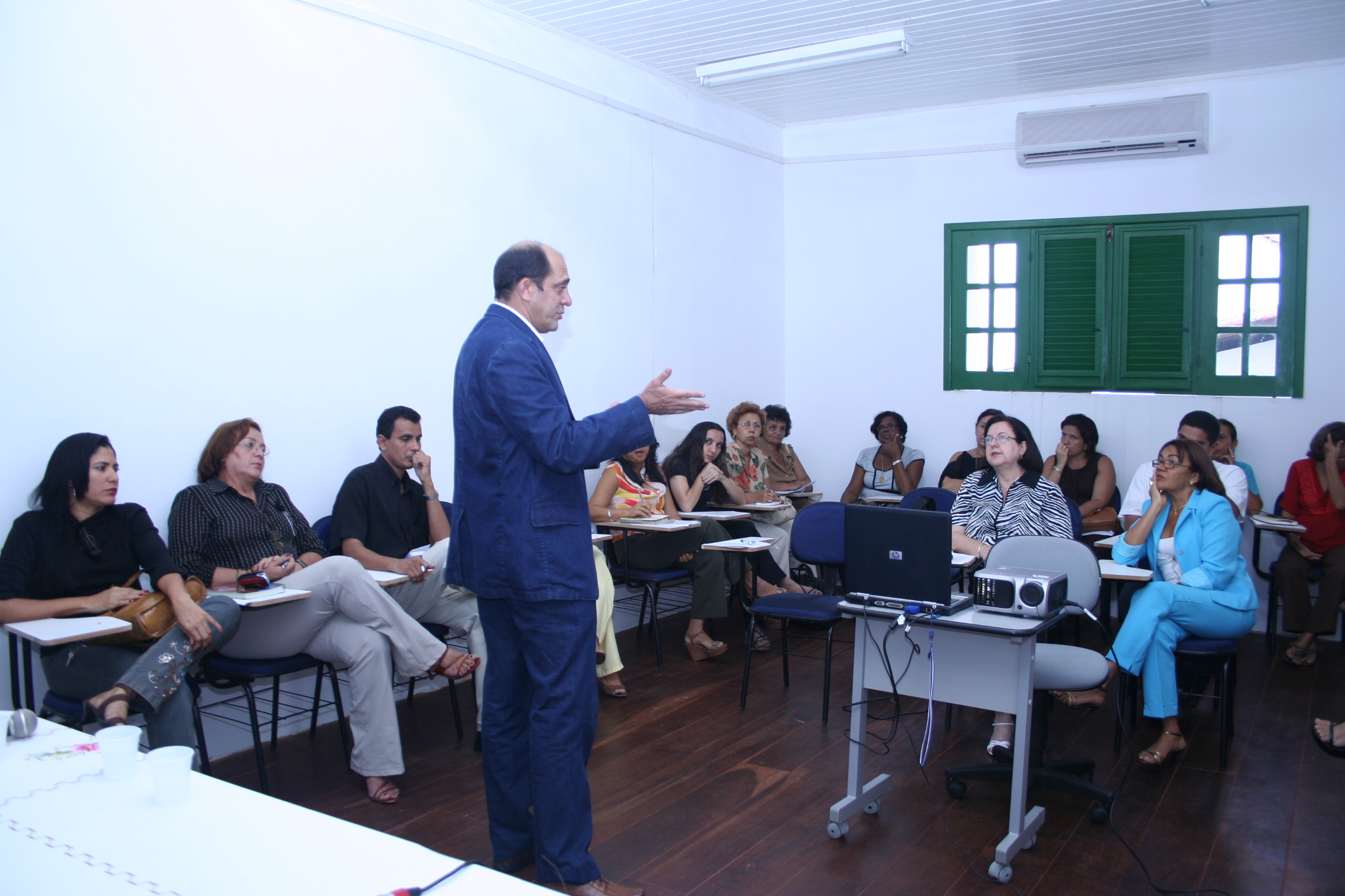 Edmundo Gomes inaugura Ciclo de Estudos na ETSUS