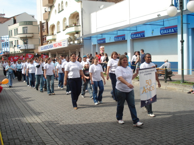 desfile da equipe da Escola